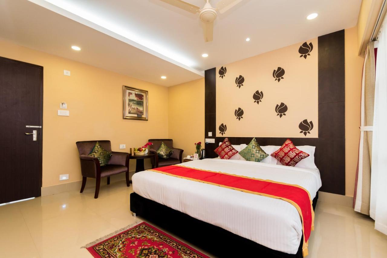 Oyo 9202 Hotel Central Courtyard Силигури Экстерьер фото