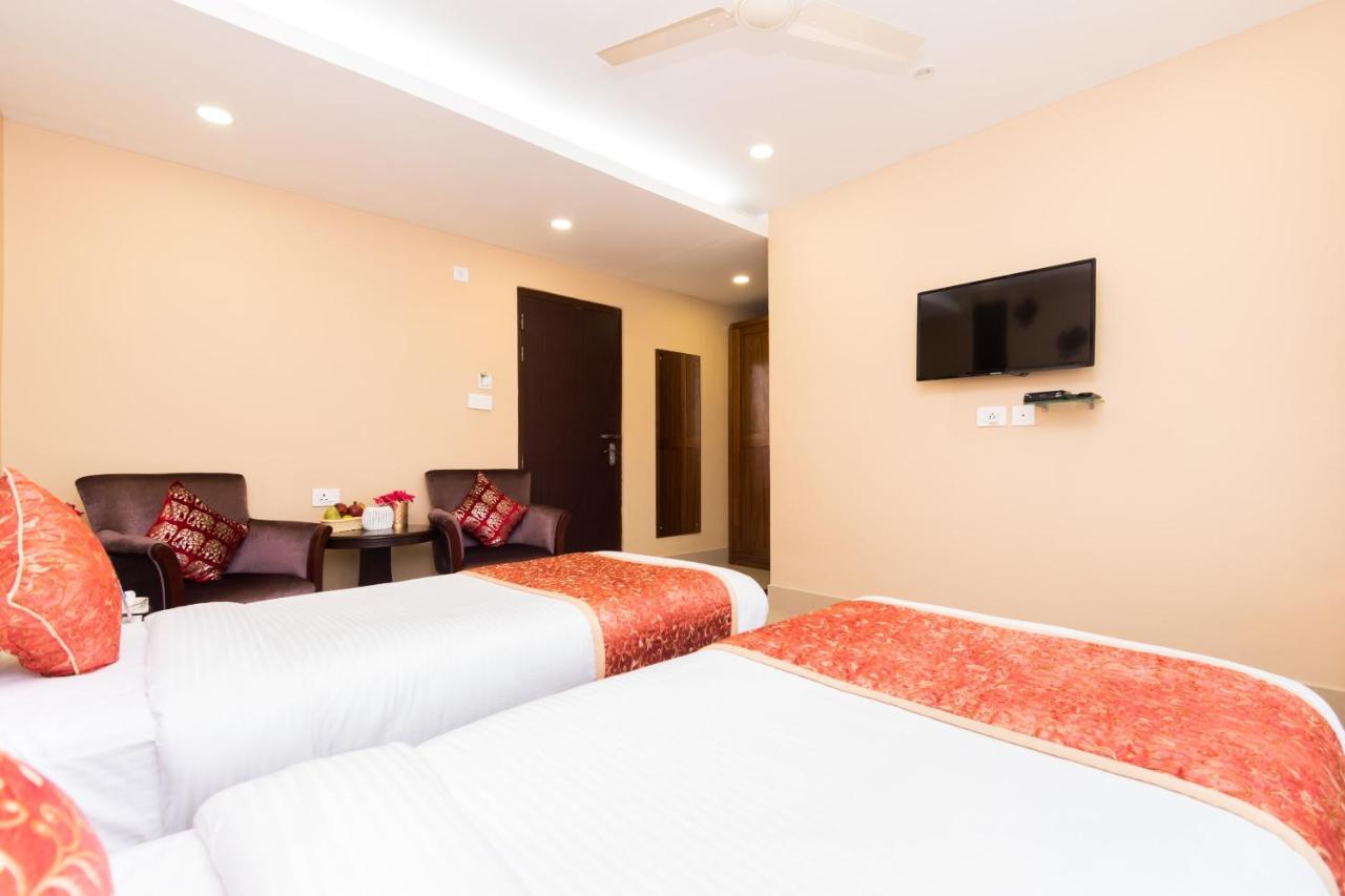 Oyo 9202 Hotel Central Courtyard Силигури Экстерьер фото