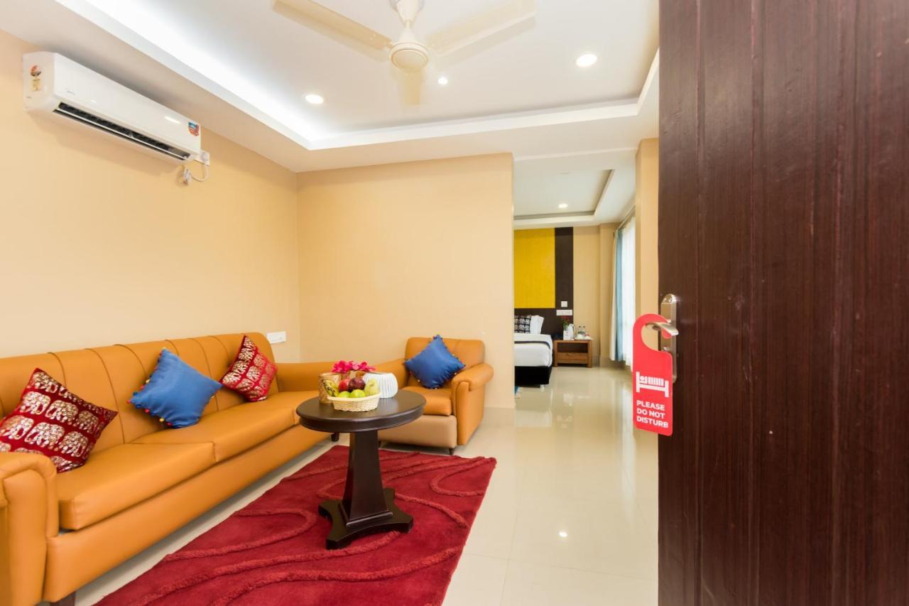 Oyo 9202 Hotel Central Courtyard Силигури Экстерьер фото